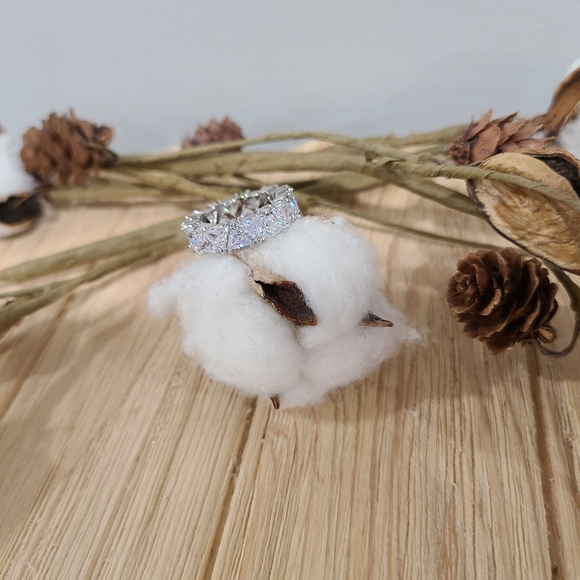 🎊🎊NEW🎊🎊BEAUTIFUL!! TRIANGLE CZ Ring in SILVER Plating 🎊🎊 - Picture 6 of 16